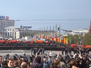 Полицейские кордоны на Большом Каменном мосту в Москве 6 мая 2012. Фото: ru.wikipedia.org